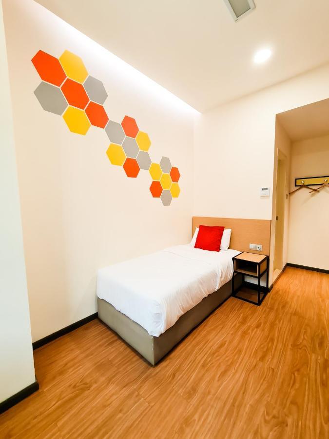 Qlio Hotel Кота Кинабалу Екстериор снимка