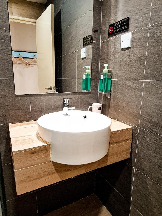 Qlio Hotel Кота Кинабалу Екстериор снимка
