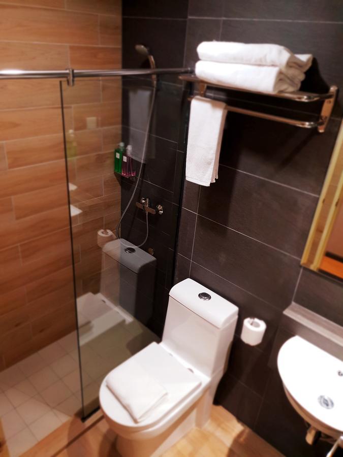 Qlio Hotel Кота Кинабалу Екстериор снимка
