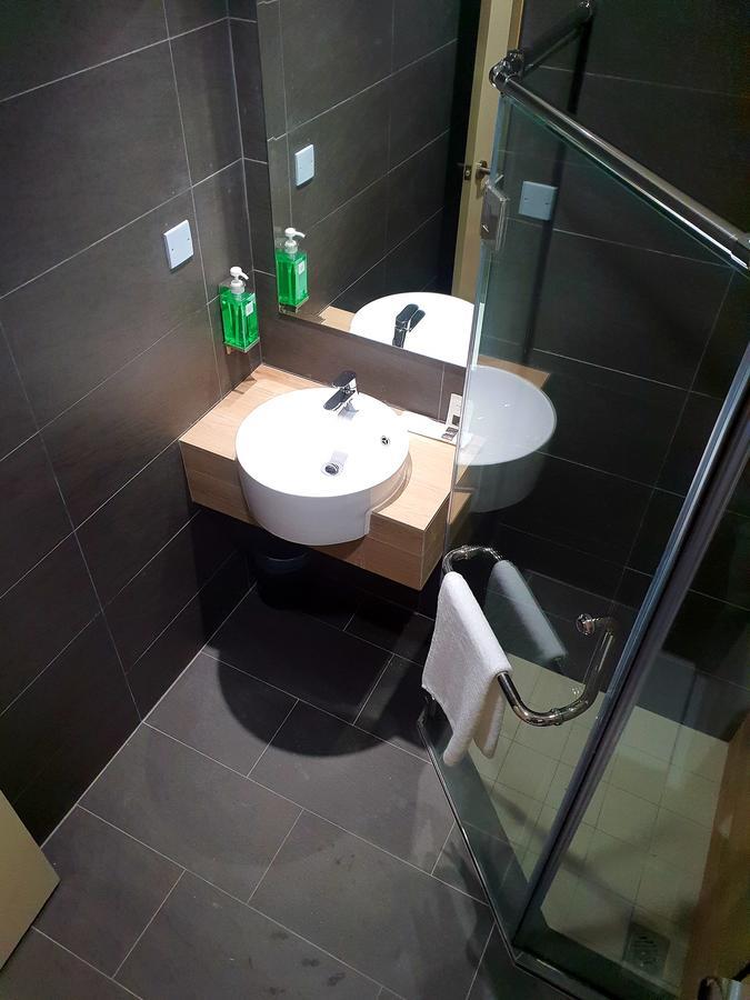 Qlio Hotel Кота Кинабалу Екстериор снимка